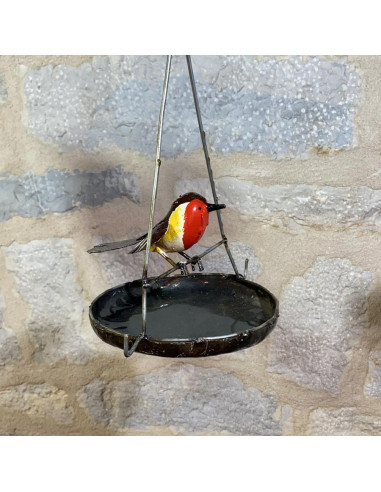 Mangeoire pour les oiseaux avec un rouge-gorge en métal recyclé